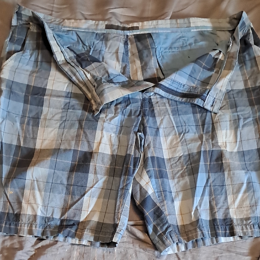 Old Navy Blue Plaid Men's Flat Front Shorts